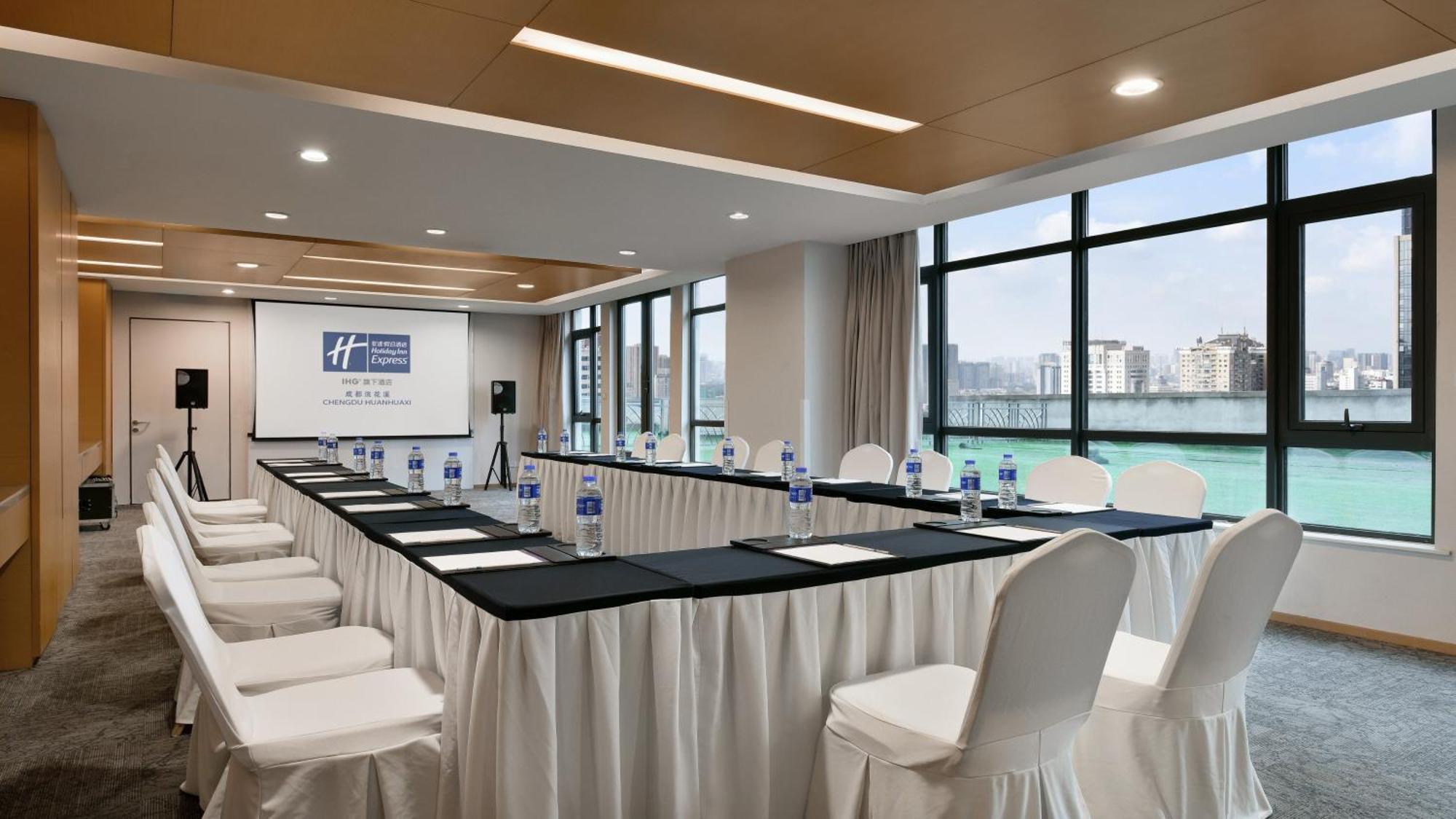 Holiday Inn Express Chengdu Huanhuaxi By Ihg-Near Jinsha Site Musem,Near Wuhou Temple Museum,Welcome Drinks,Free Gym,Free Self-Service Laundry Exterior foto