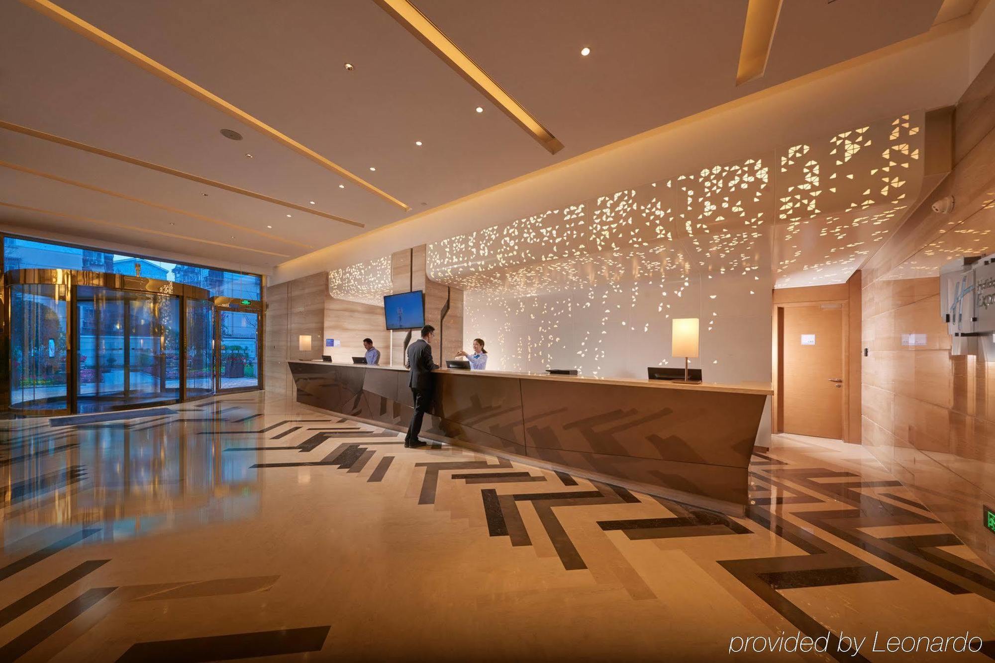 Holiday Inn Express Chengdu Huanhuaxi By Ihg-Near Jinsha Site Musem,Near Wuhou Temple Museum,Welcome Drinks,Free Gym,Free Self-Service Laundry Exterior foto