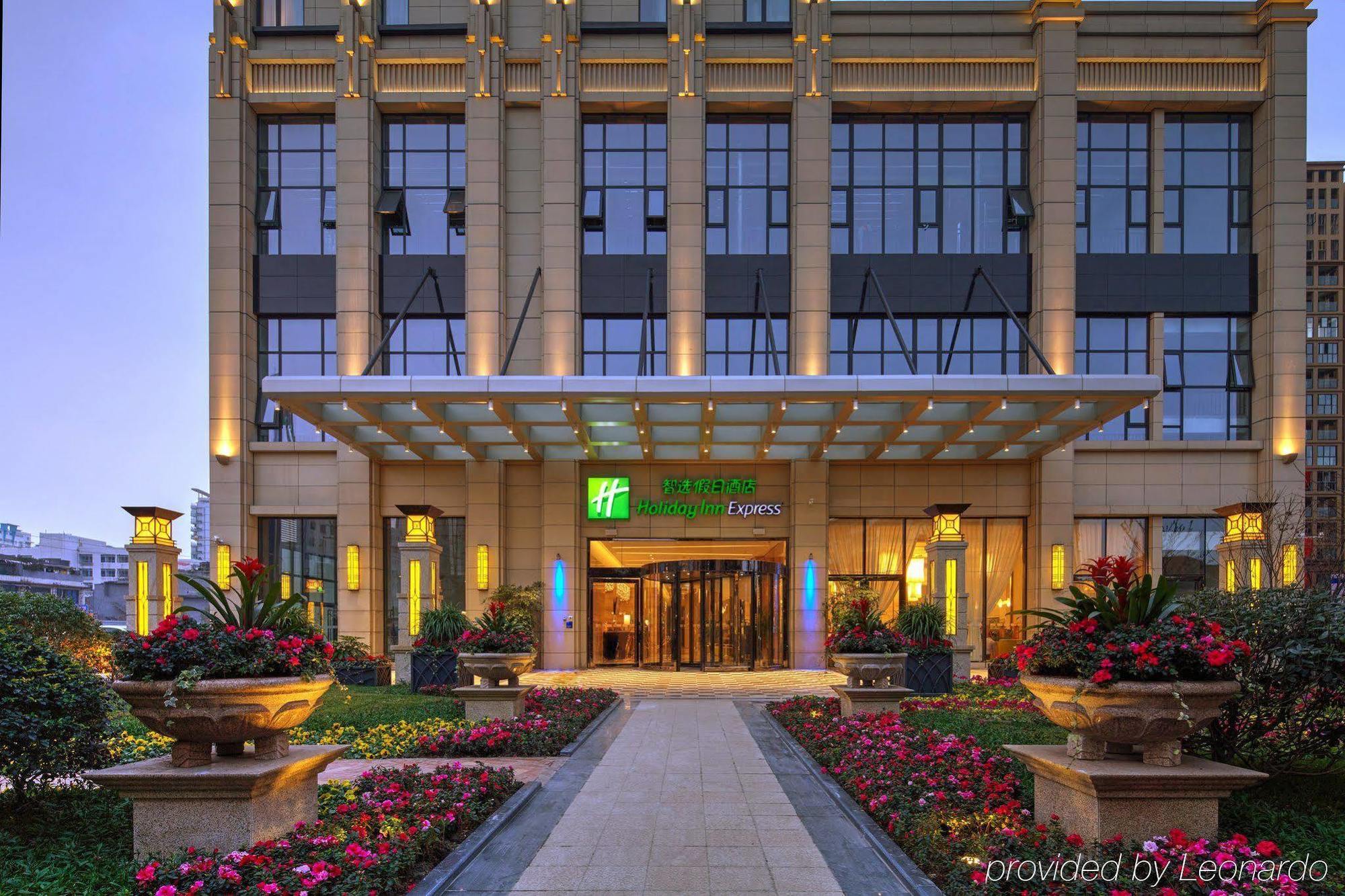 Holiday Inn Express Chengdu Huanhuaxi By Ihg-Near Jinsha Site Musem,Near Wuhou Temple Museum,Welcome Drinks,Free Gym,Free Self-Service Laundry Exterior foto